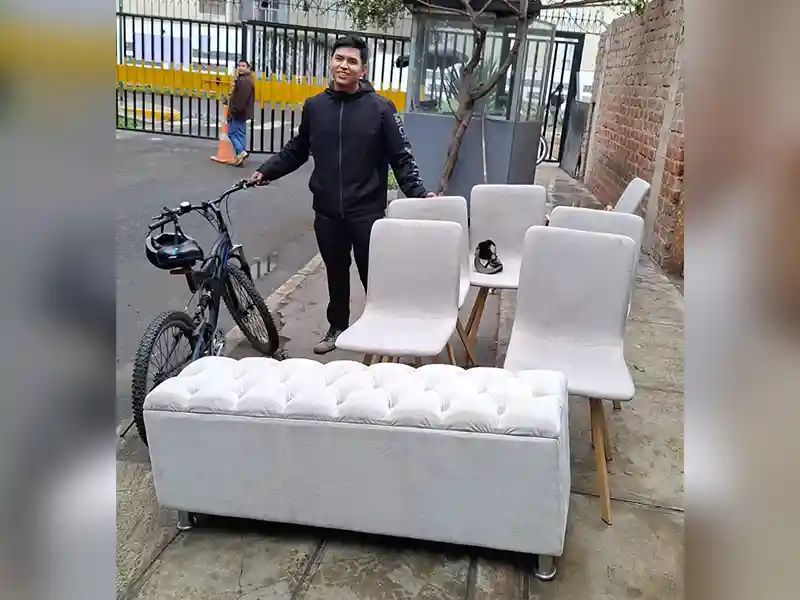 Comprando Muebles en San BORJA